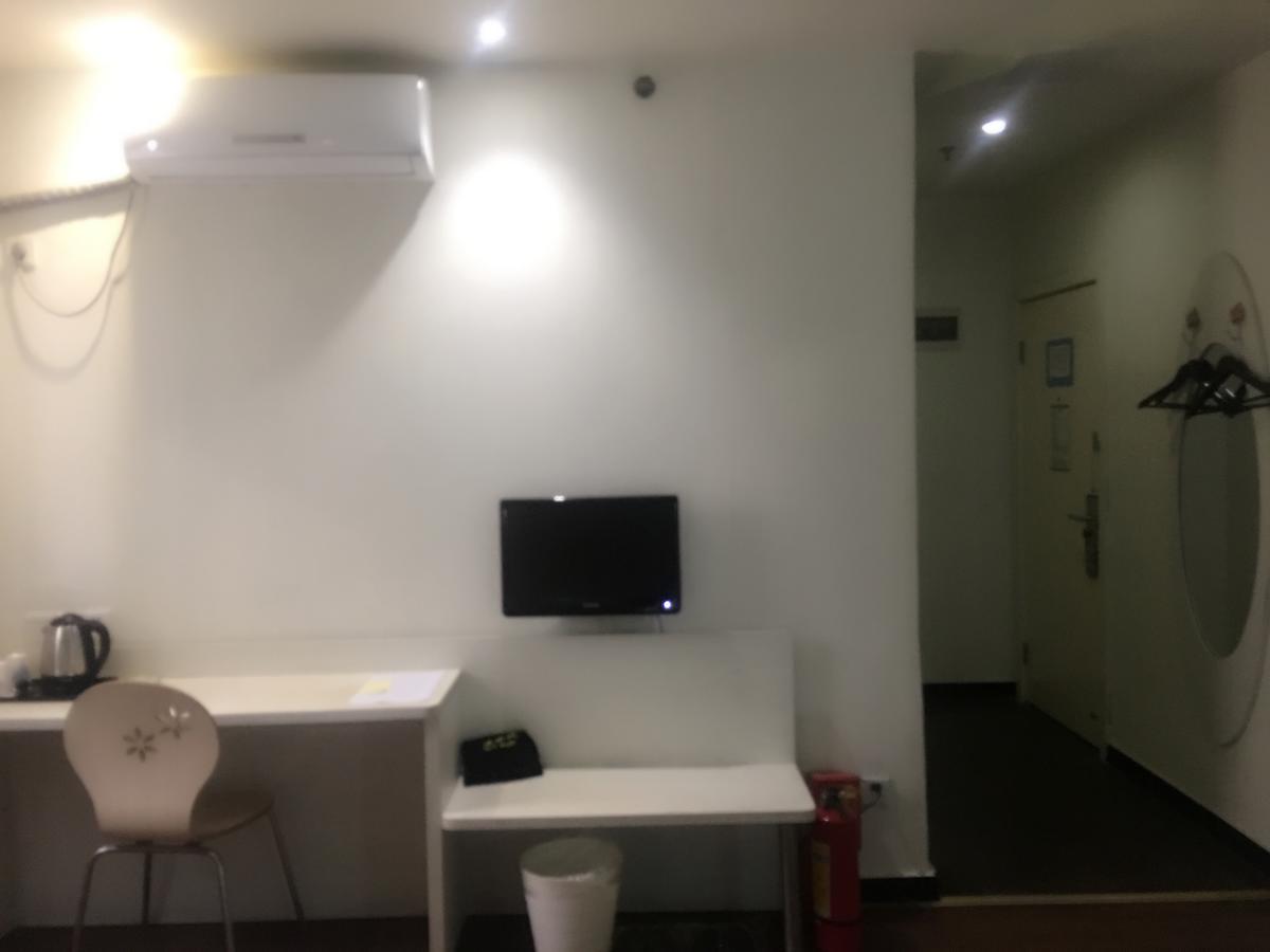 V8 Hotel Xicun Subway Branch Canton Extérieur photo